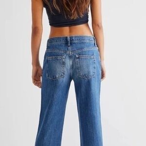 We The Free ‘Maggie’ Straight Jean. Frayed edge Women’s Size 27.